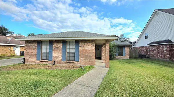 $1,800 | 106 Gondrella Drive, Belle Chasse, LA 70037