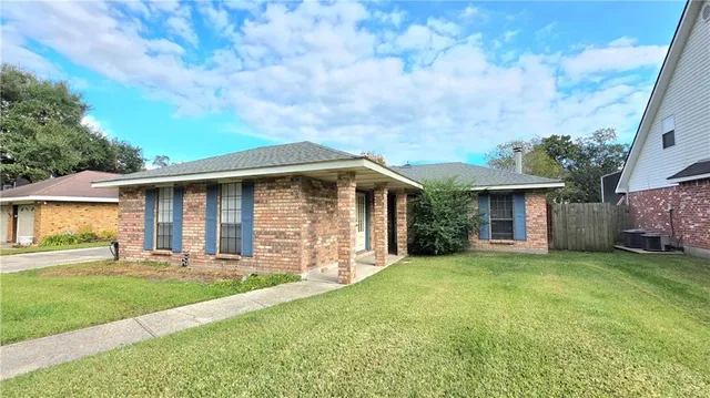 $1,800 | 106 Gondrella Drive, Belle Chasse, LA 70037