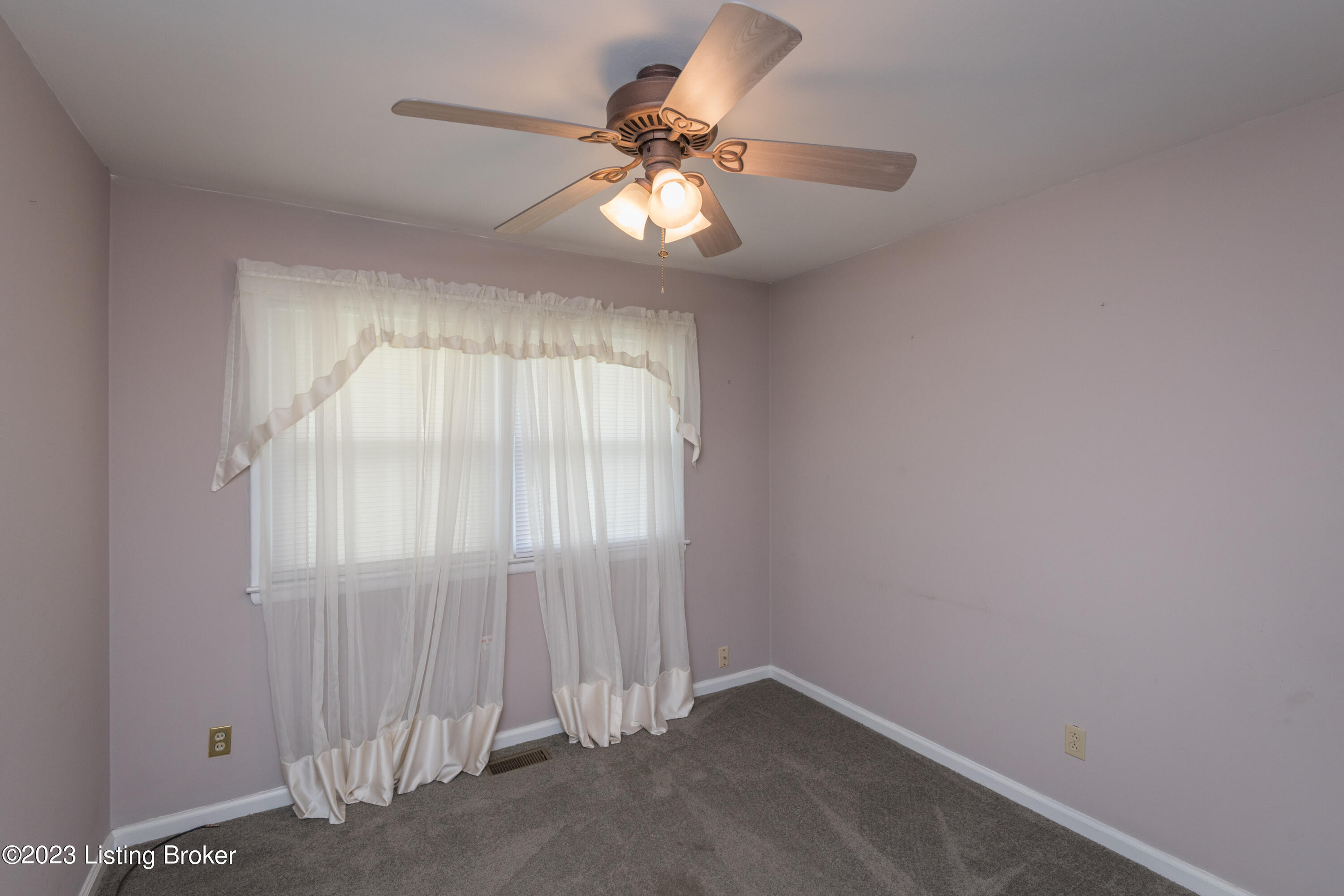 3728 Chatham Road Louisville, KY 40218 - Photo 18 of 33 016