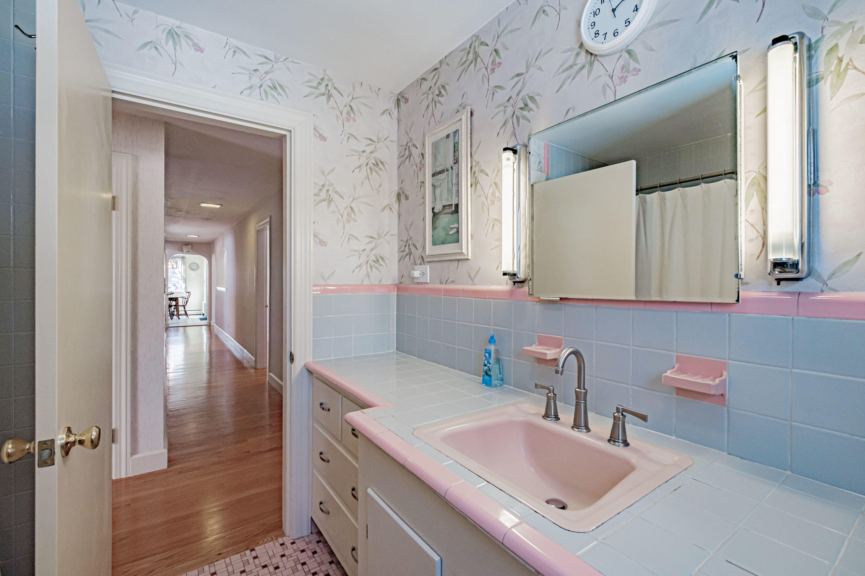 113 Clinton Street Portland, ME 04103 - Photo 40 of 65 Full bathroom