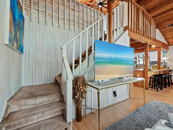 a view of entryway and hall