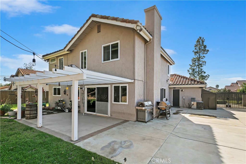 276 Cottonwood Avenue Riverside, CA 92506 - Photo 41 of 69 a house view with a outdoor space