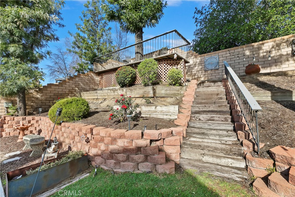 276 Cottonwood Avenue Riverside, CA 92506 - Photo 48 of 69 a view of a backyard with chairs