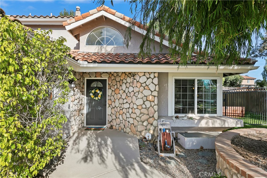 276 Cottonwood Avenue Riverside, CA 92506 - Photo 5 of 69