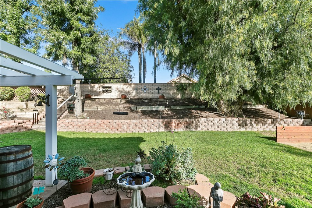 276 Cottonwood Avenue Riverside, CA 92506 - Photo 52 of 69 a view of backyard with patio