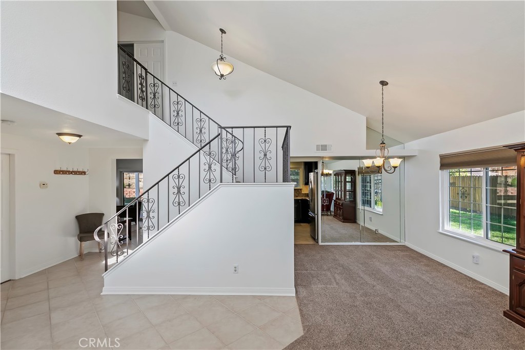 276 Cottonwood Avenue Riverside, CA 92506 - Photo 6 of 69