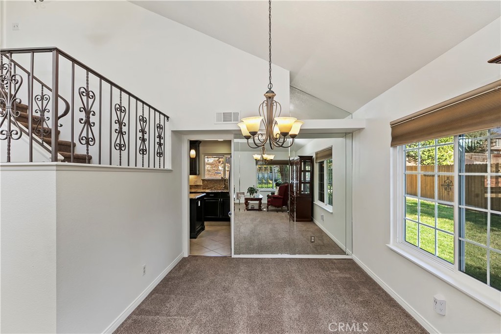 276 Cottonwood Avenue Riverside, CA 92506 - Photo 10 of 69