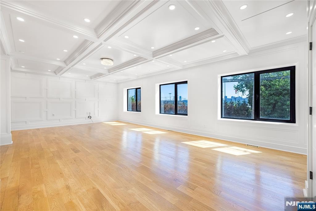 1080 River Road Edgewater, NJ 07020 - Photo 7 of 48