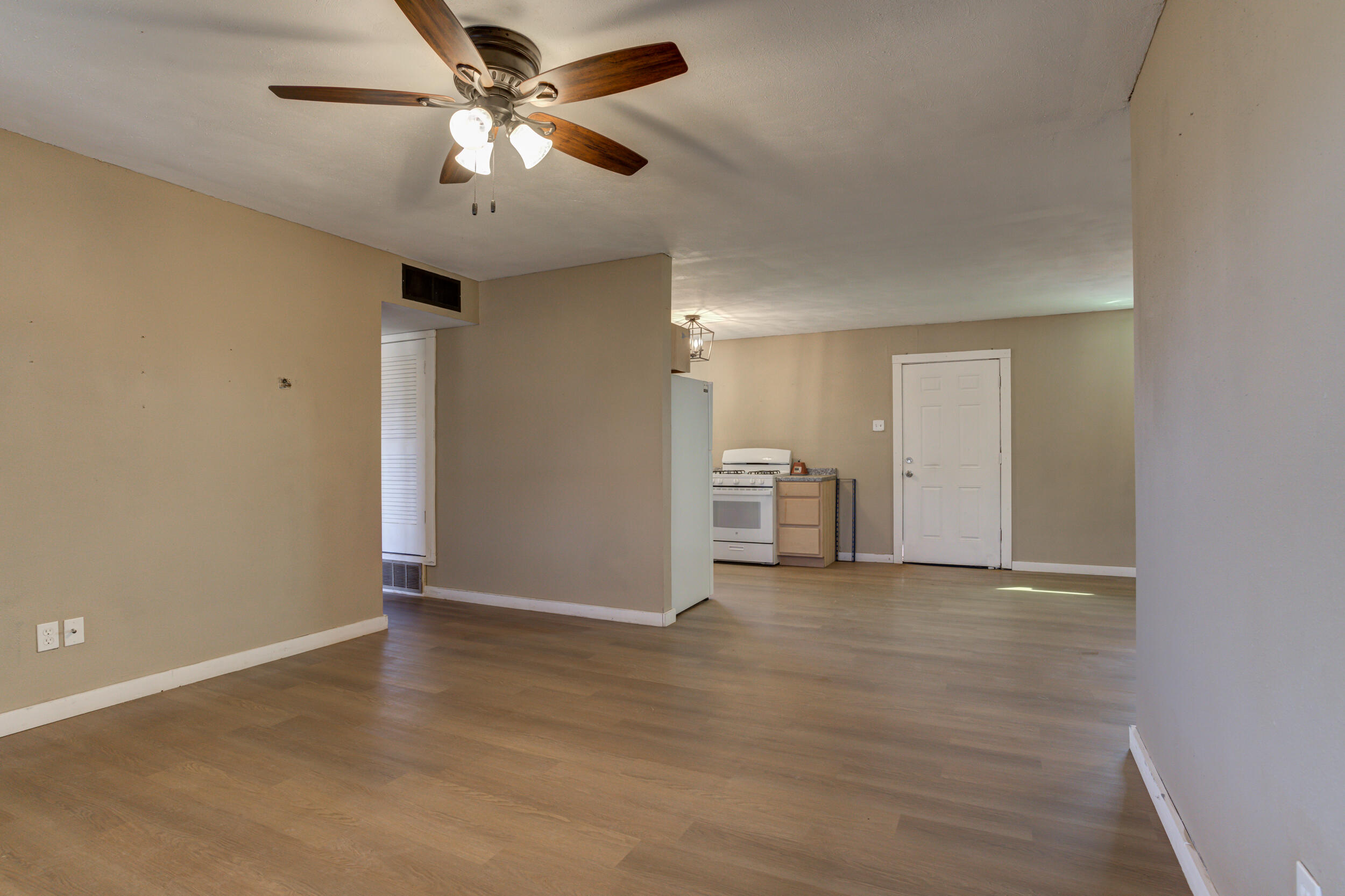 3204 East 2nd Street Lubbock, TX 79403 - Photo 10 of 34 an empty room with closet and a ceiling fan