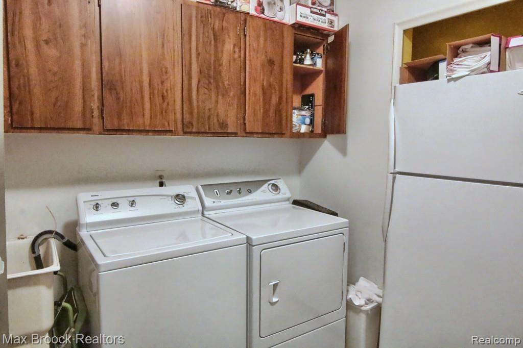 30030 High Valley Road Farmington Hills, MI 48331 - Photo 15 of 28