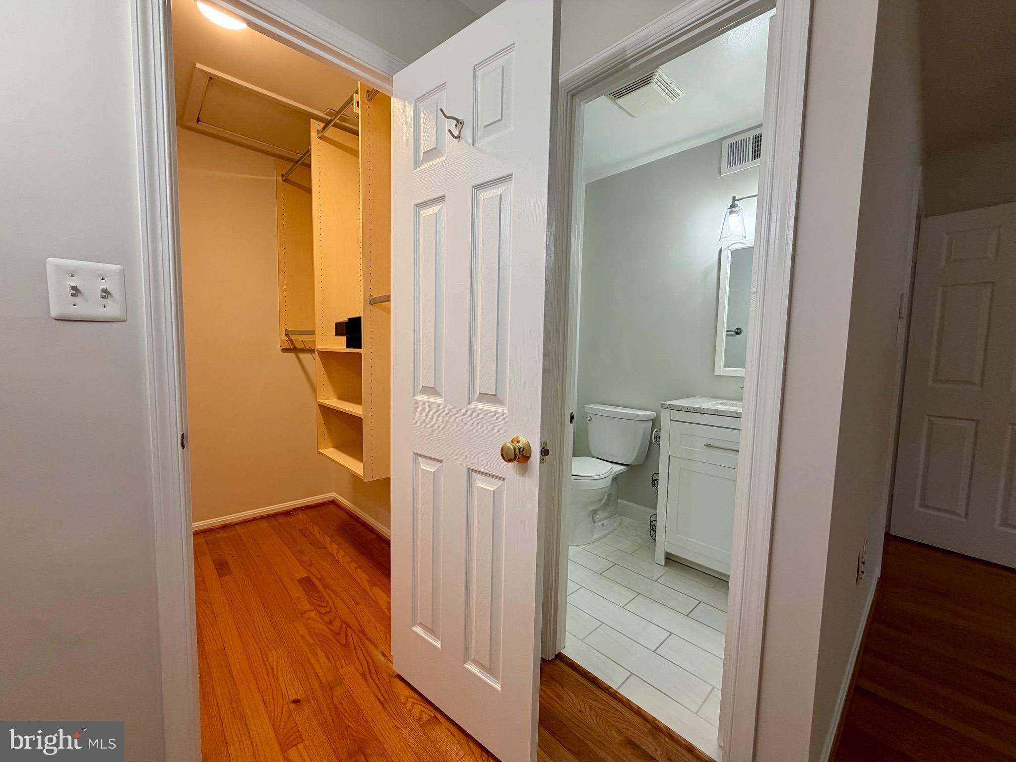 7216 Reservation Drive Springfield, VA 22153 - Photo 22 of 44 Ensuite and Walk-in Closet