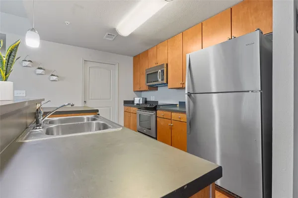 $1,095 | 5117 North Lamar Boulevard, Unit 104, Austin, TX 78751