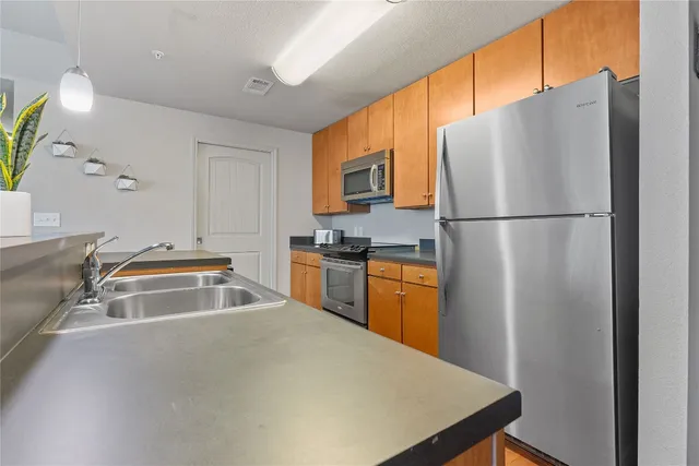 $1,095 | 5117 North Lamar Boulevard, Unit 104, Austin, TX 78751