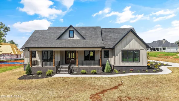$999,000 | 915 Sophie Drive, Greenback, TN 37742