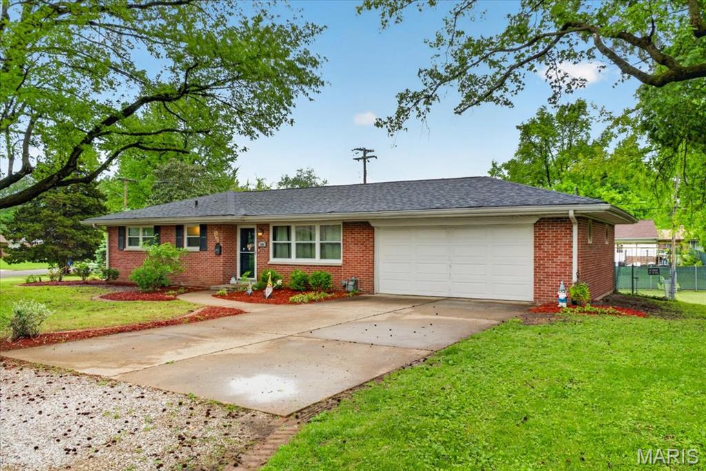 100 Blue Ridge Drive Belleville, IL 62223 - Photo 2 of 27