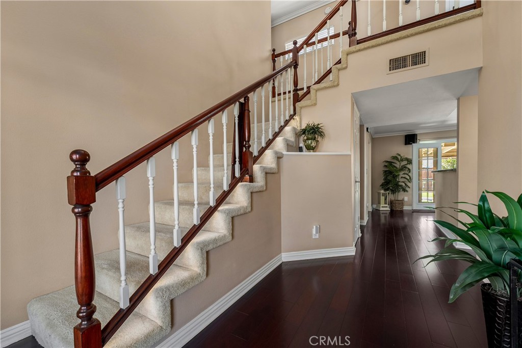 390 North Milford Road Orange, CA 92867 - Photo 9 of 70 Front entry foyer.
