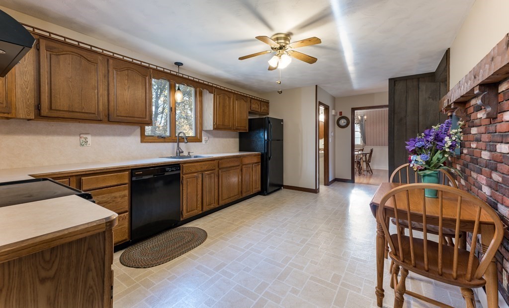 26 Old Farm Road Marshfield, MA 02050 - Photo 5 of 25 Gallery Image 5
