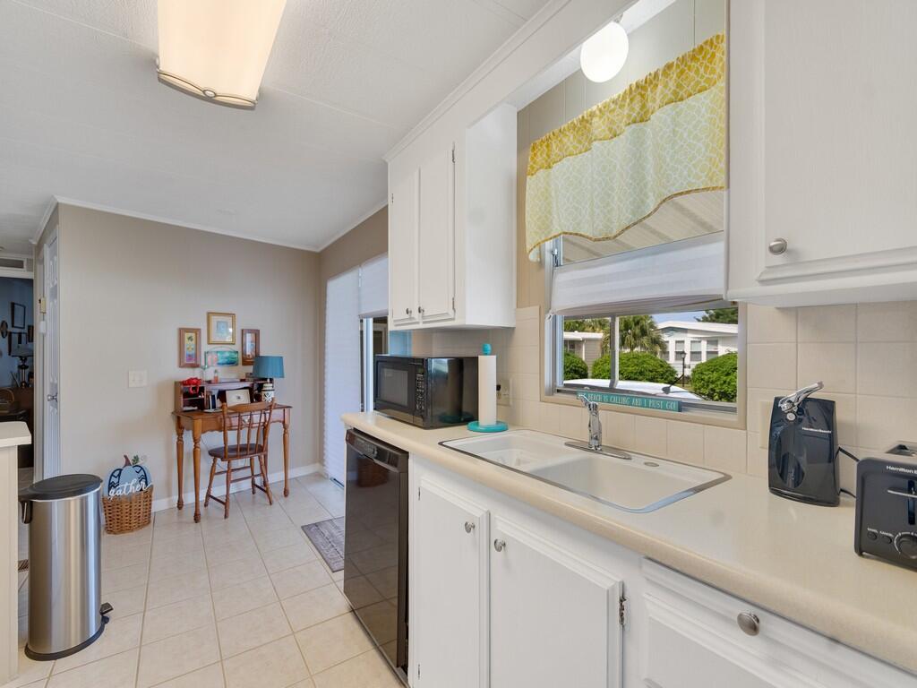 174 Northeast Emerald Drive Jensen Beach, FL 34957 - Photo 12 of 38 Image00019
