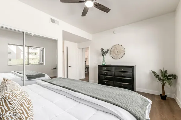 $299,900 | 920 East Devonshire Avenue, Unit 2020, Phoenix, AZ 85014