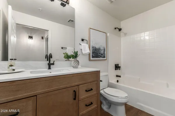 $299,900 | 920 East Devonshire Avenue, Unit 2020, Phoenix, AZ 85014