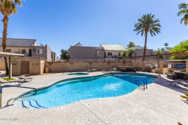 $299,900 | 920 East Devonshire Avenue, Unit 2020, Phoenix, AZ 85014