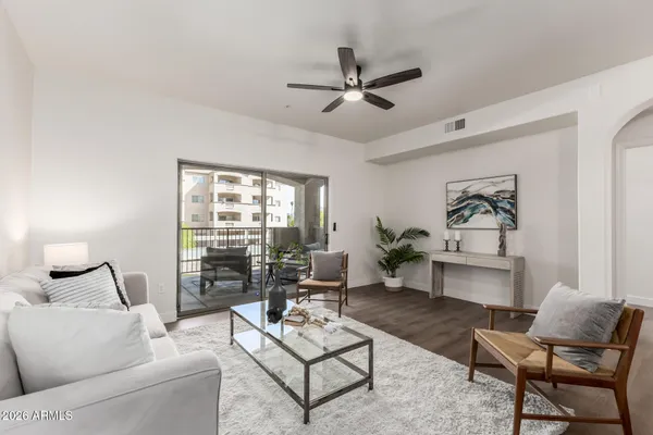 $299,900 | 920 East Devonshire Avenue, Unit 2020, Phoenix, AZ 85014