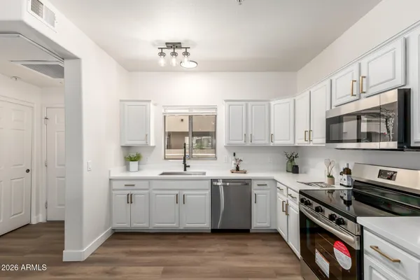 $299,900 | 920 East Devonshire Avenue, Unit 2020, Phoenix, AZ 85014