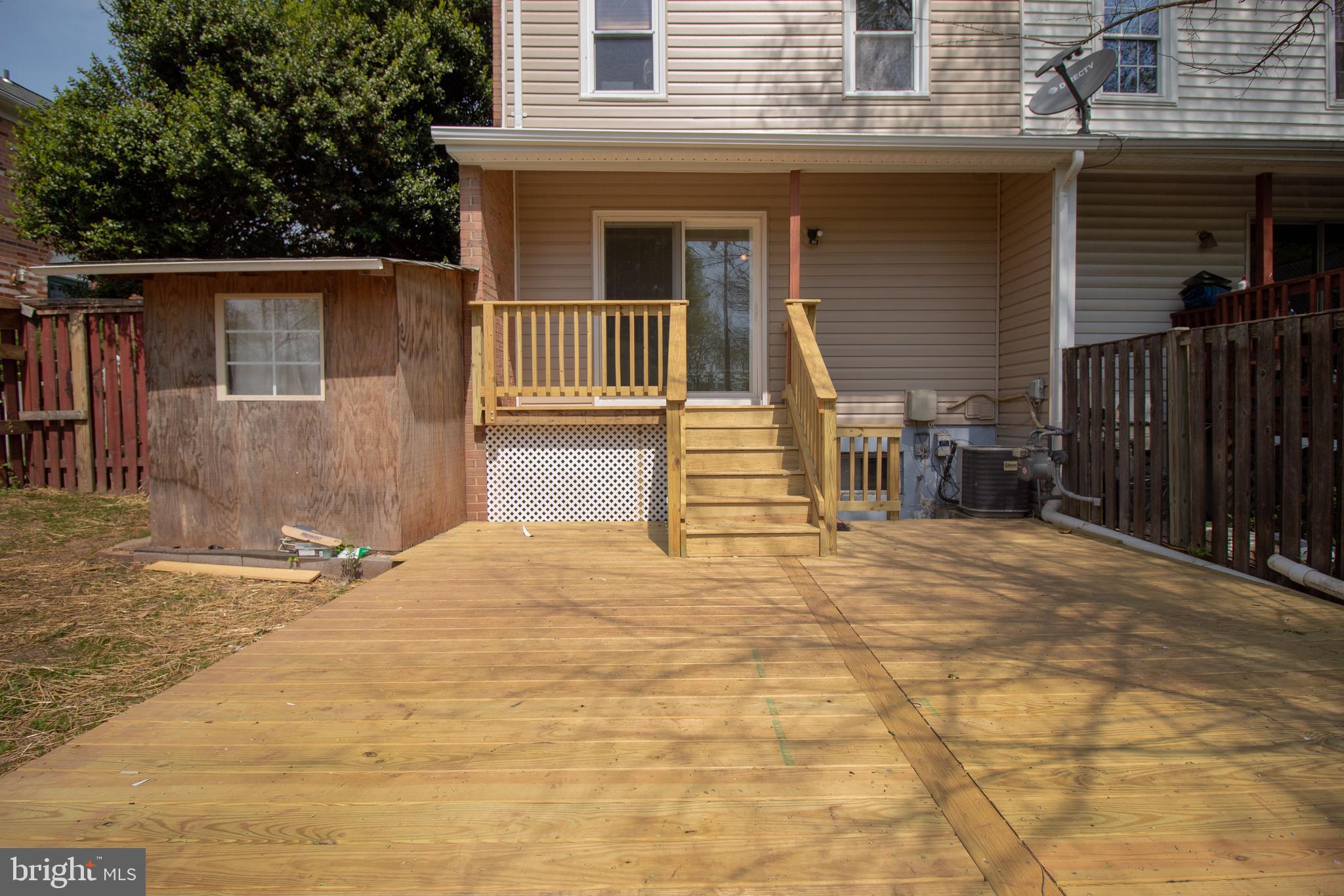 9412 Taney Road Manassas, VA 20110 - Photo 4 of 33 Brand new back deck.