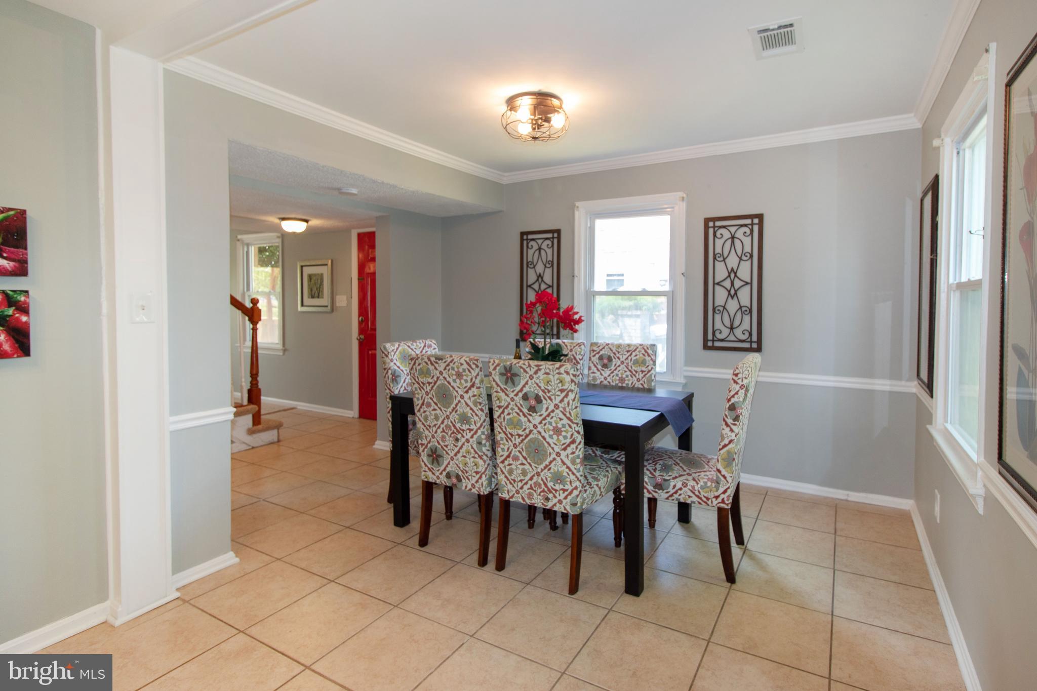 9412 Taney Road Manassas, VA 20110 - Photo 7 of 33 Dining room
