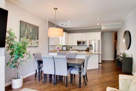 $550,000 | 1732 West Diversey Parkway, Unit 2W, Chicago, IL 60614