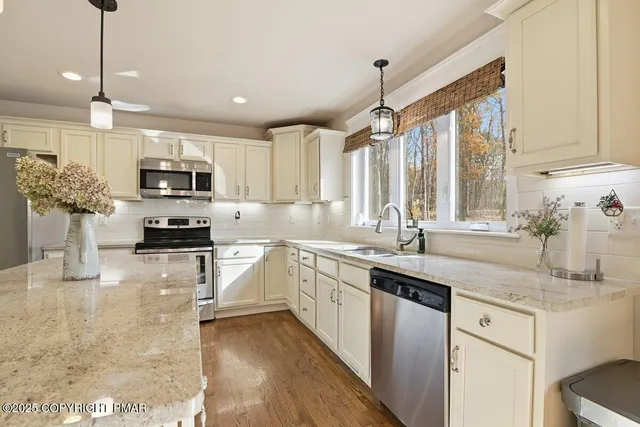 $464,900 | 1005 McKinley Way, East Stroudsburg, PA 18301