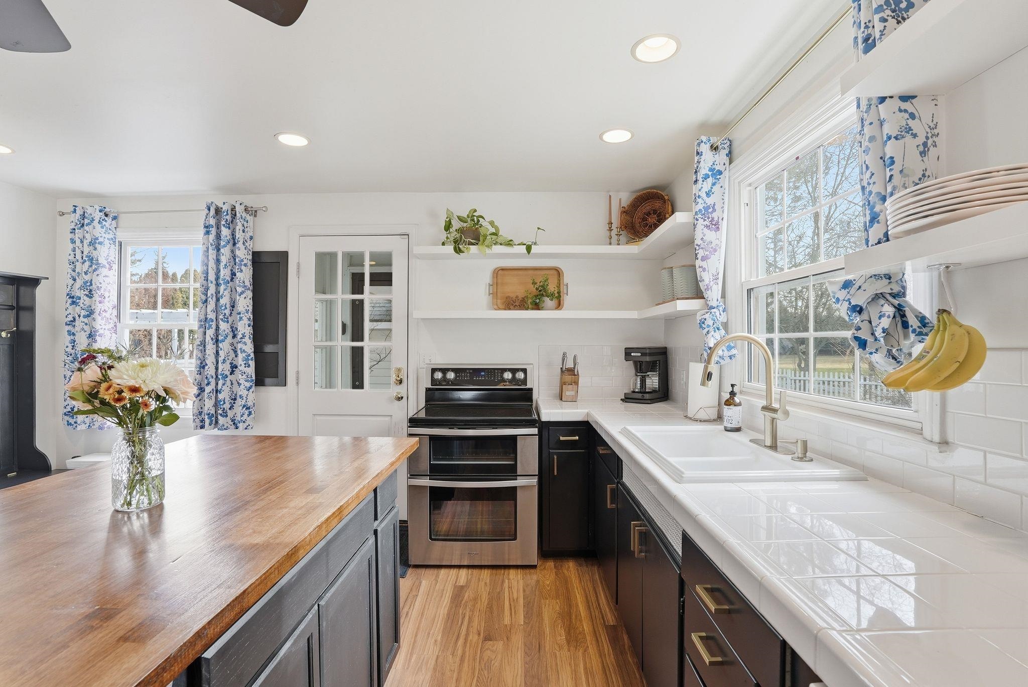 2612 South Sullivan Road Spokane Valley, WA 99037 - Photo 2 of 50