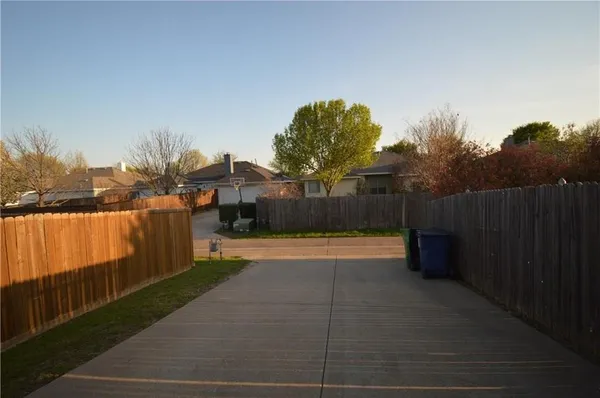 $2,300 | 5513 Stonemoss Drive, McKinney, TX 75070