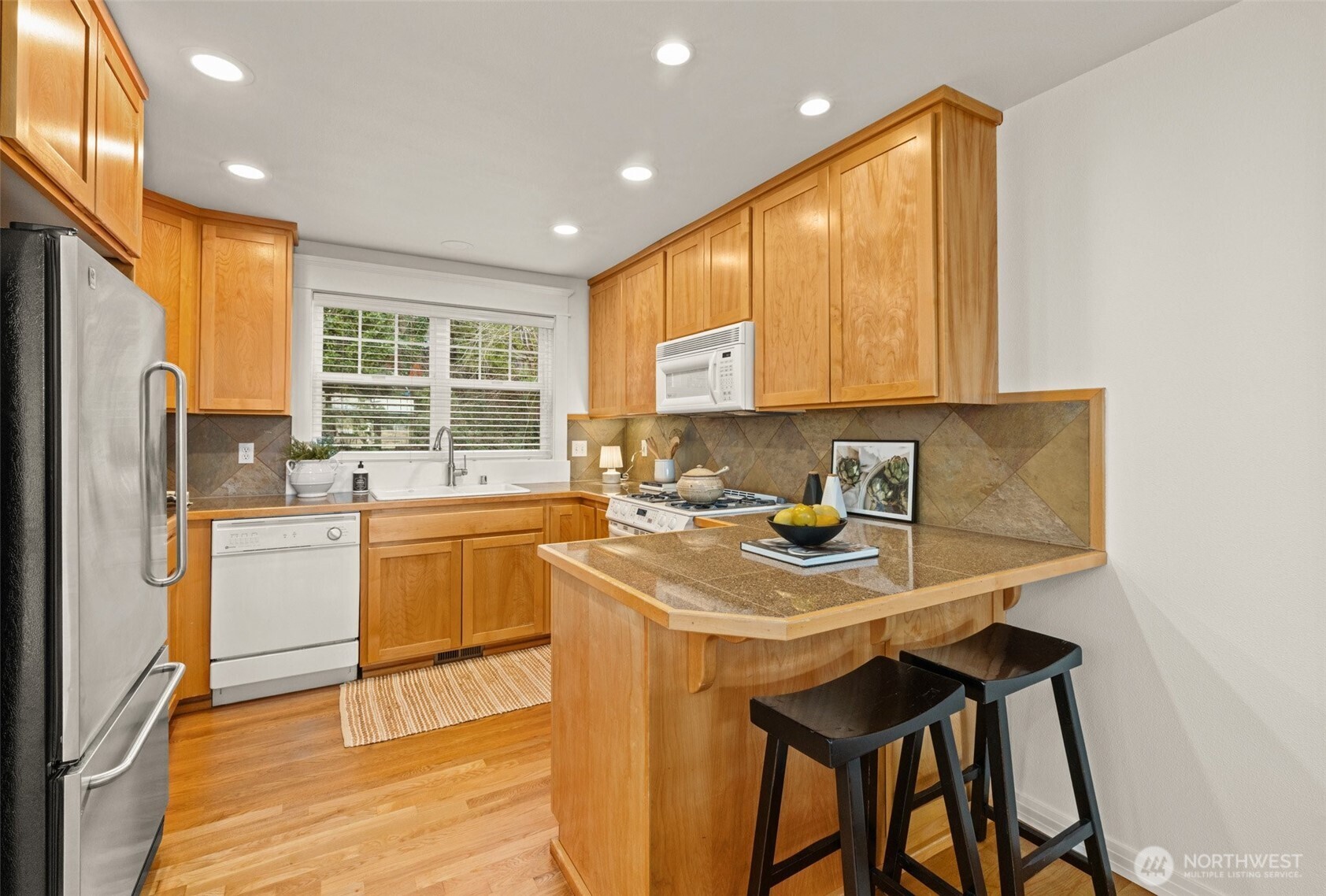 3040 Humes Place West Seattle, WA 98119 - Photo 11 of 39