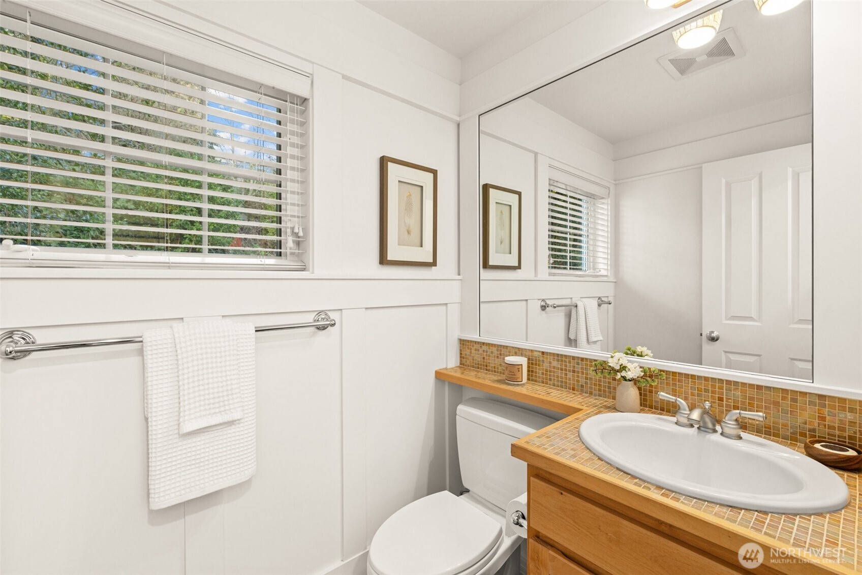 3040 Humes Place West Seattle, WA 98119 - Photo 17 of 39