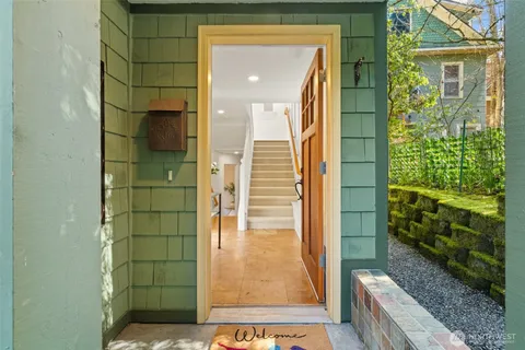 $895,000 | 3040 Humes Place West, Seattle, WA 98119