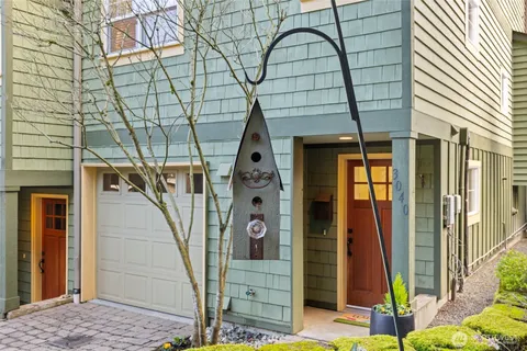 $895,000 | 3040 Humes Place West, Seattle, WA 98119