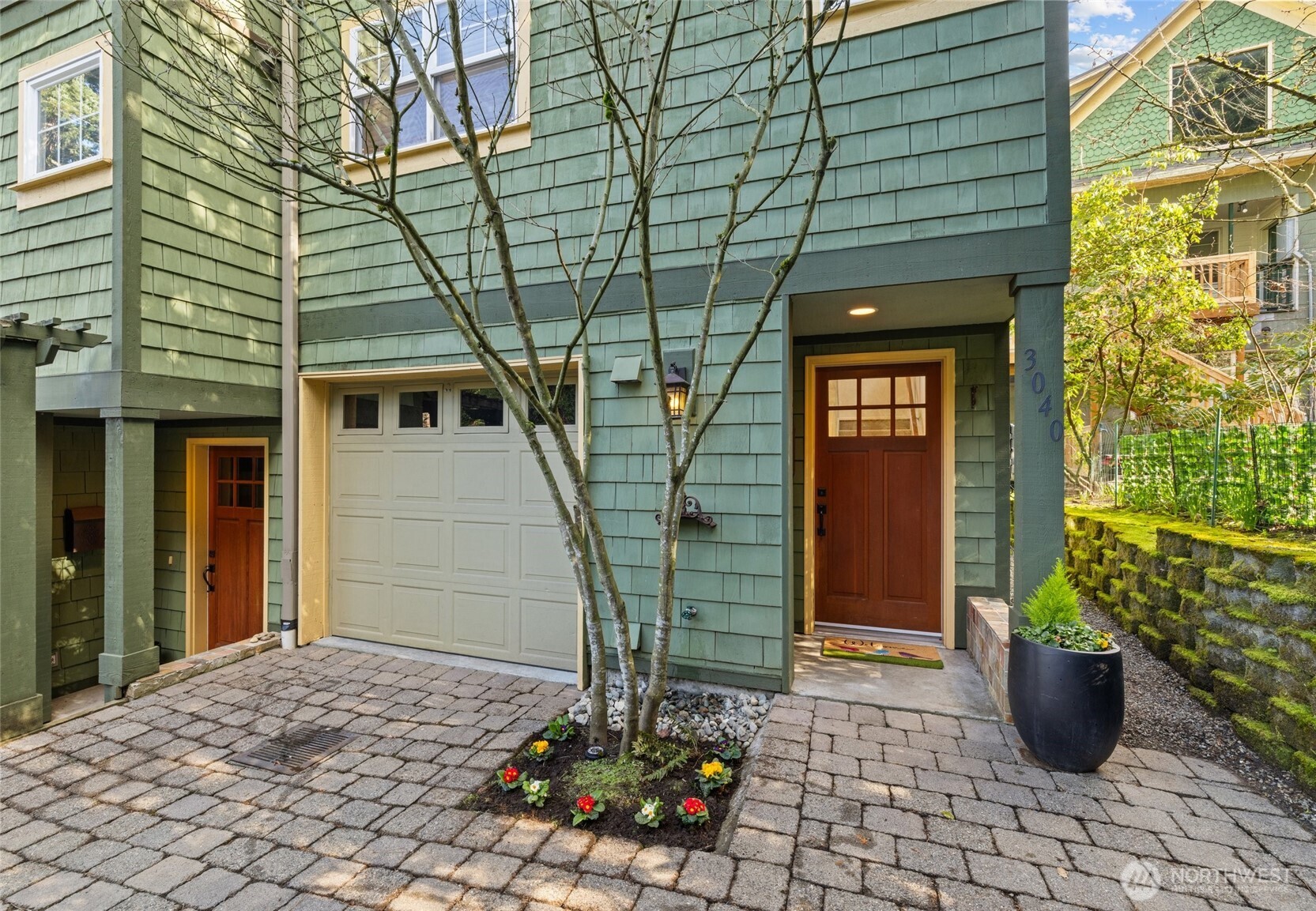 3040 Humes Place West Seattle, WA 98119 - Photo 3 of 39