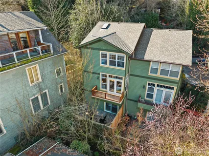 $895,000 | 3040 Humes Place West, Seattle, WA 98119