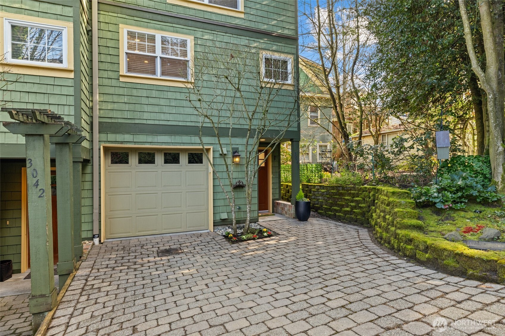 3040 Humes Place West Seattle, WA 98119 - Photo 32 of 39