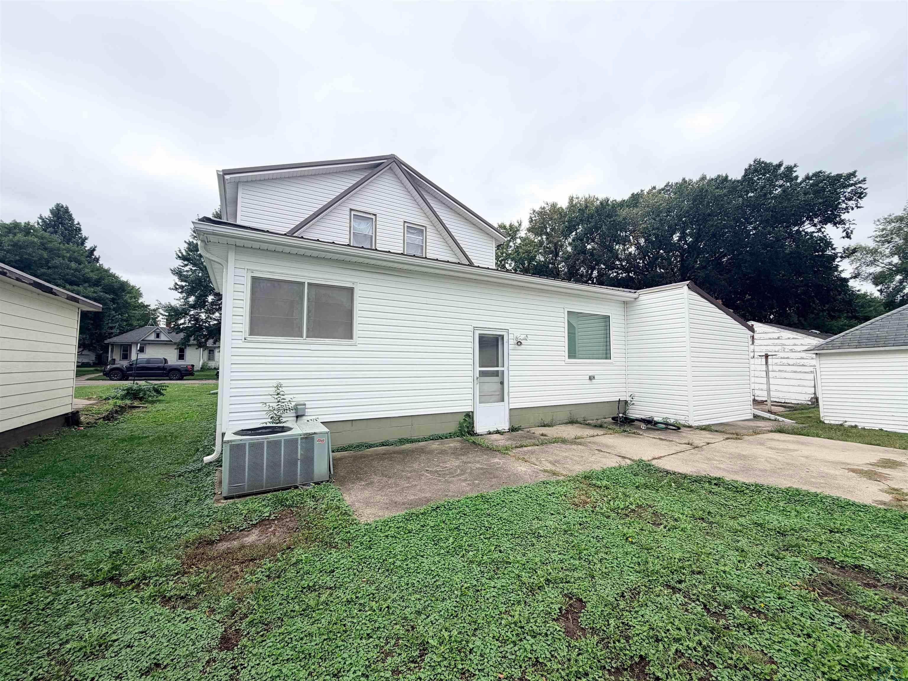 421 Sargent Street Akron, IA 51001 - Photo 3 of 15 Gallery Image 3