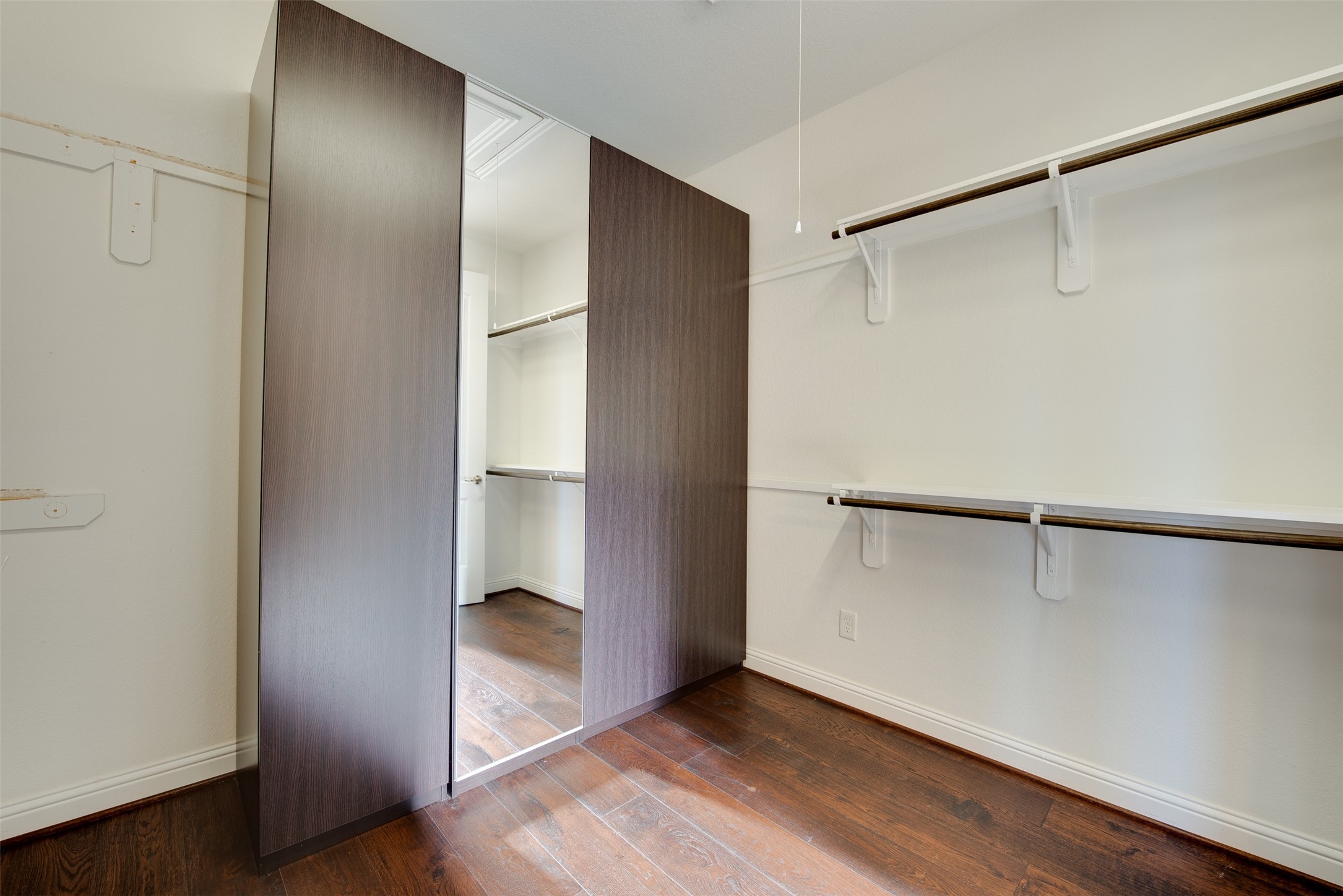 6105 Stillman Street Houston, TX 77007 - Photo 25 of 33 a view of an empty walk in closet