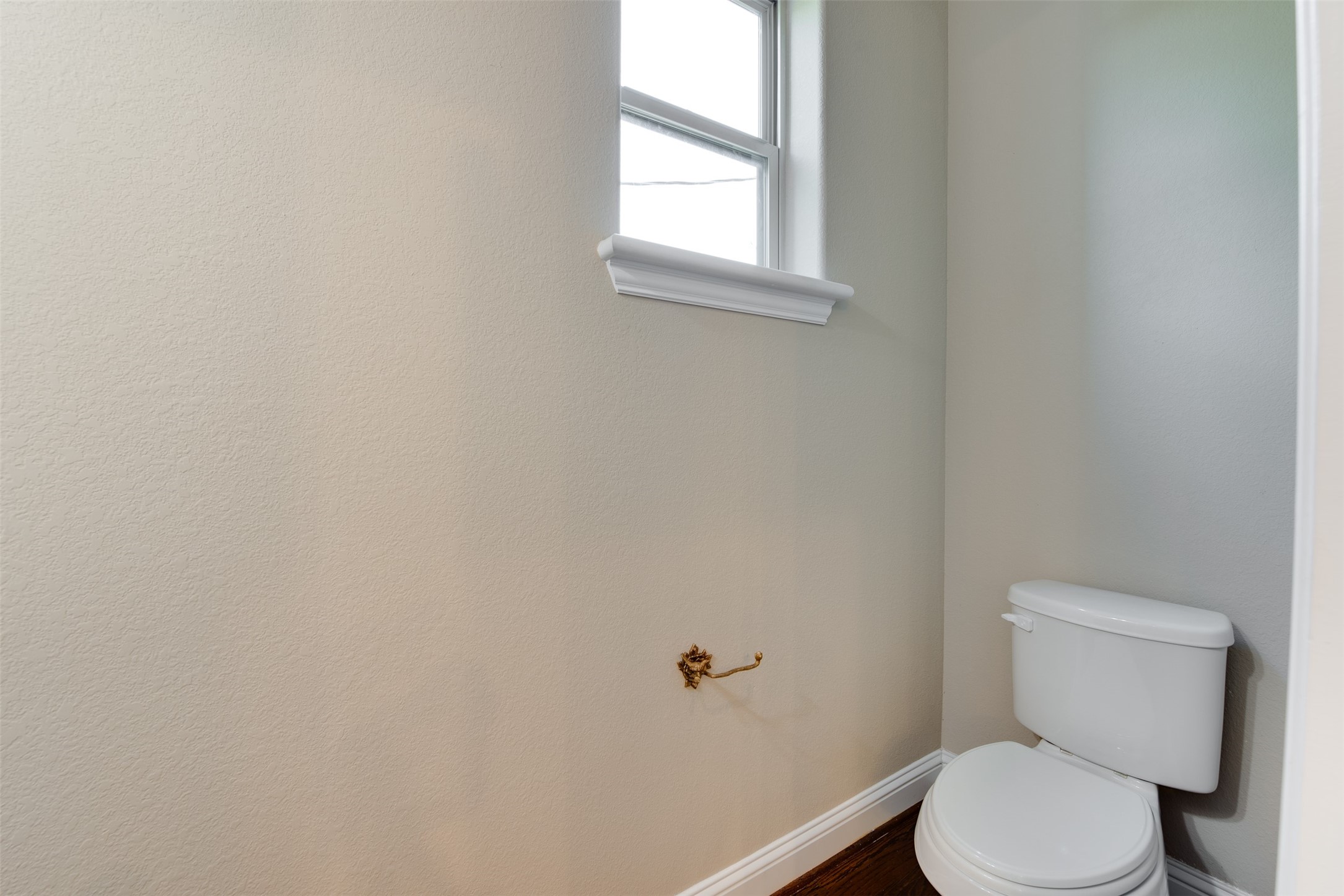 6105 Stillman Street Houston, TX 77007 - Photo 30 of 33 a white toilet sitting next to a window