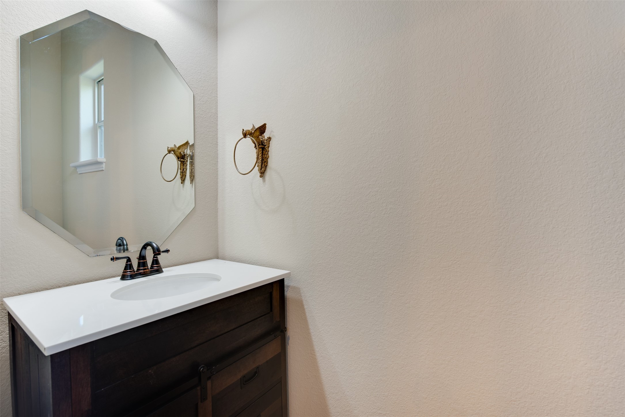 6105 Stillman Street Houston, TX 77007 - Photo 31 of 33 a bathroom with a sink and a mirror