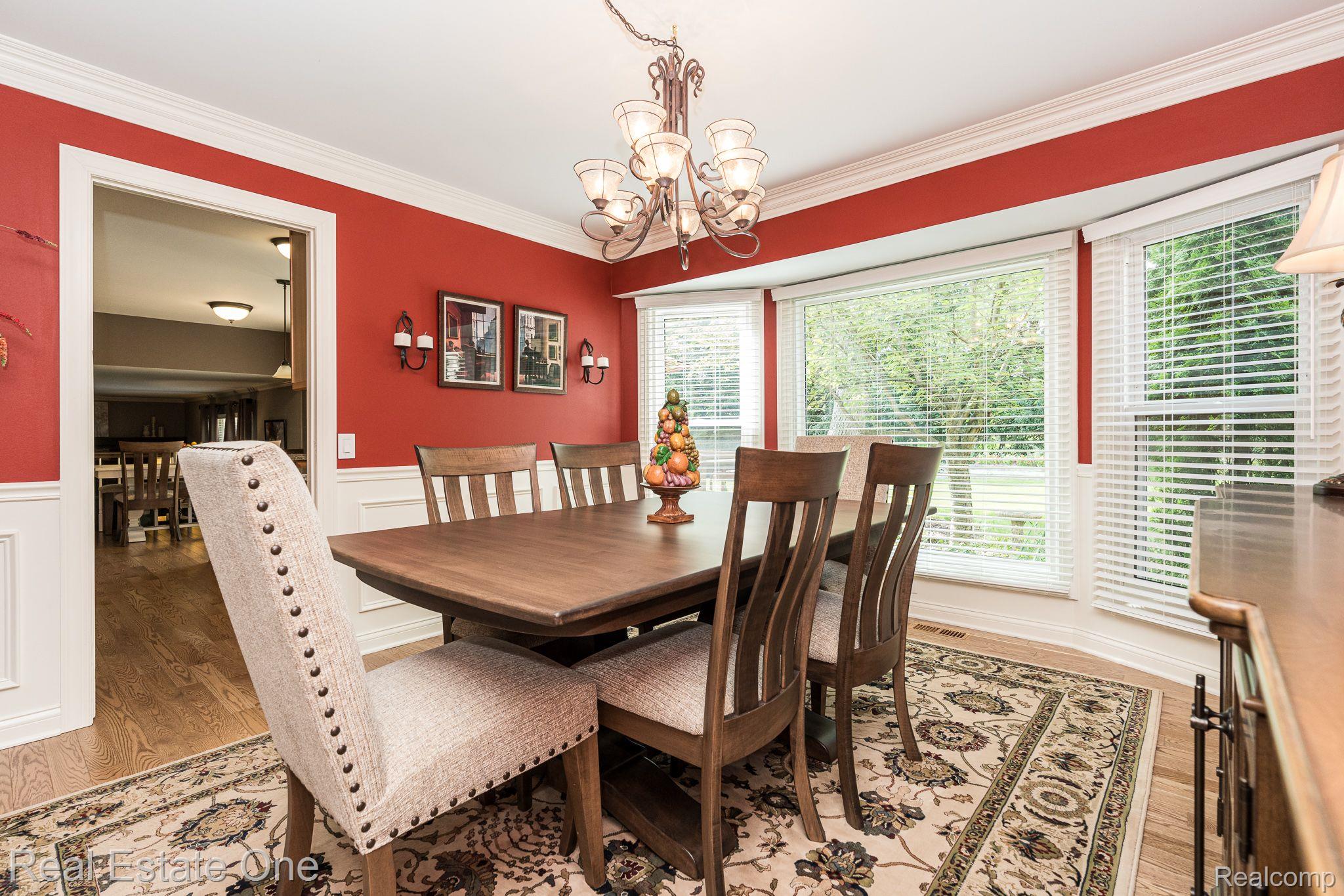 925 Laurel Avenue Rochester, MI 48309 - Photo 10 of 37 Formal Dining (1 of 2)