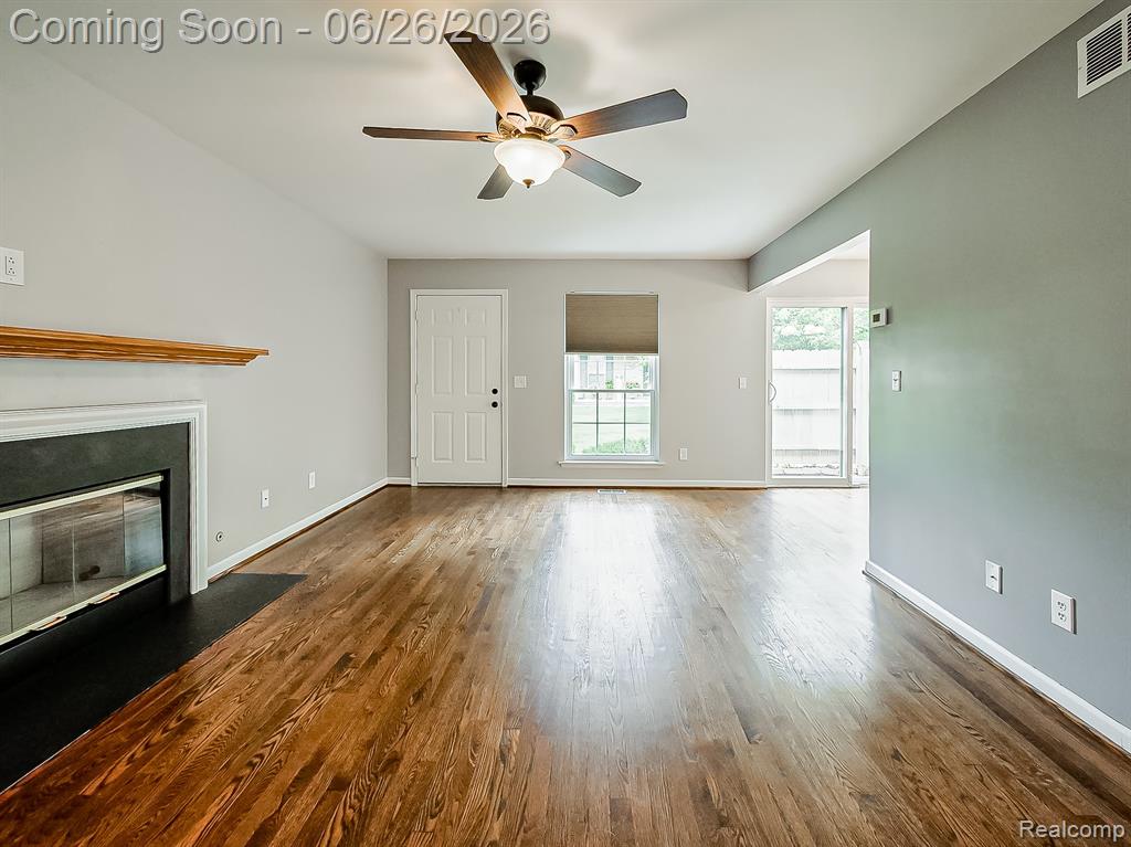 160 Pine Tree Ridge, Unit 3 Waterford, MI 48327 - Photo 2 of 26