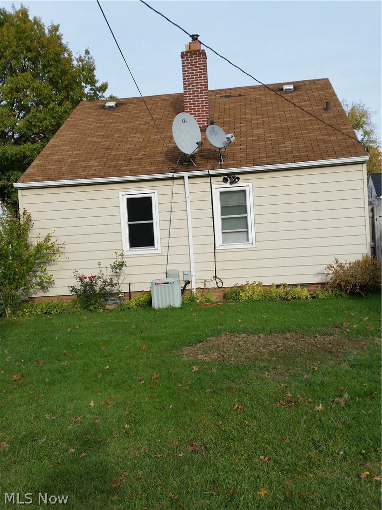 6438 Keltonshire Road Parma, OH 44129 - Photo 4 of 27