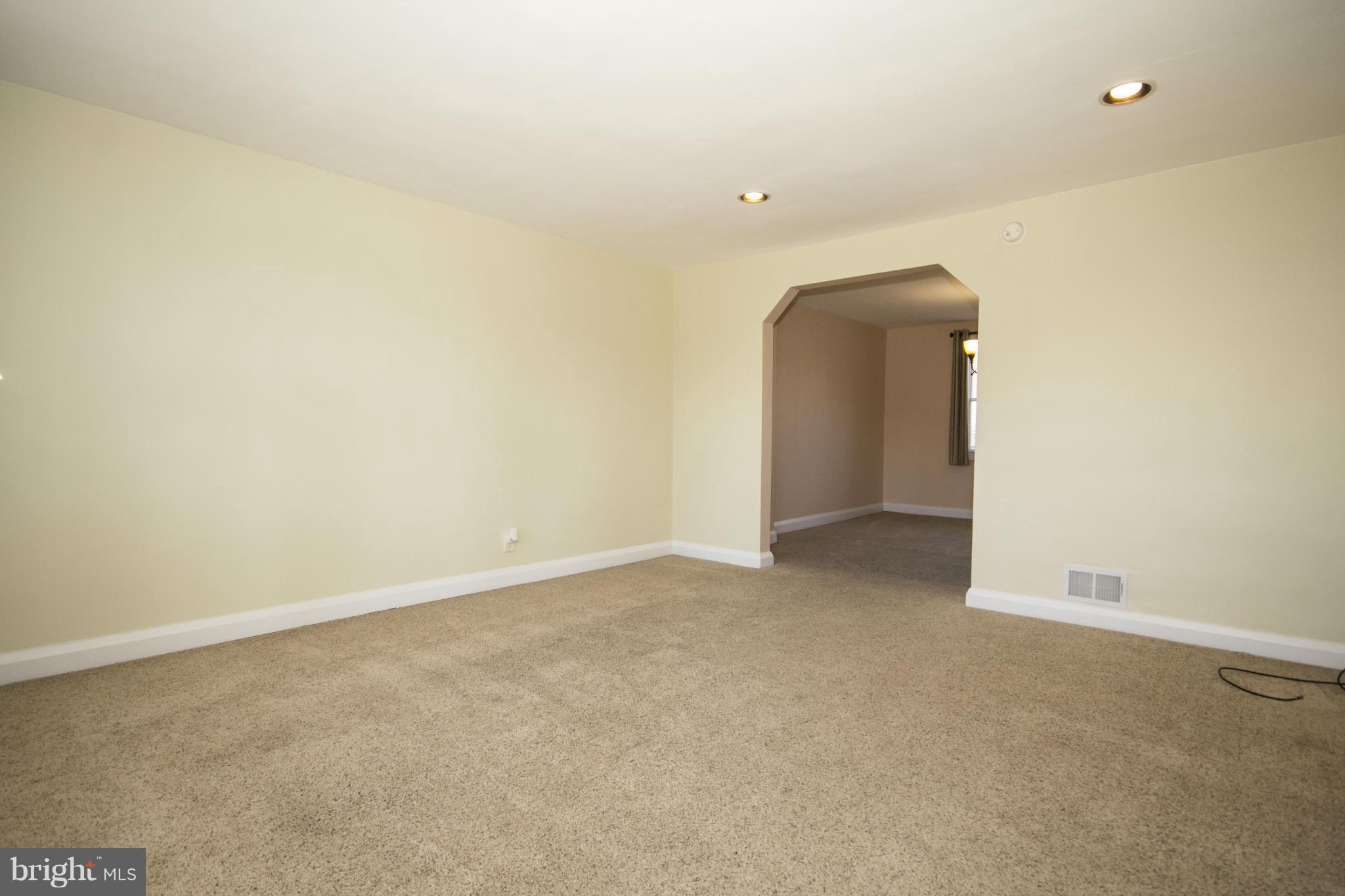920 Reverdy Road Baltimore, MD 21212 - Photo 5 of 27 Living Room