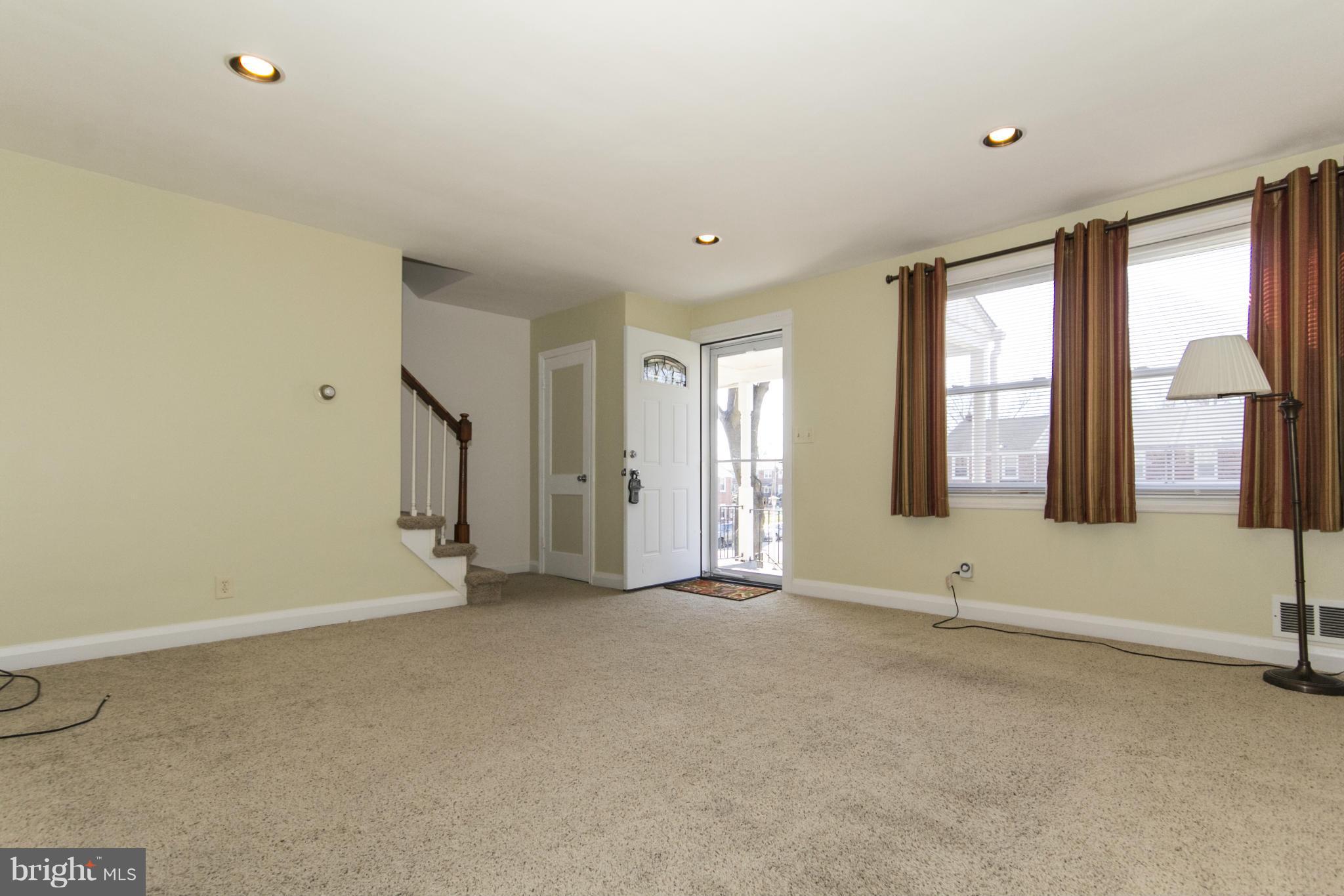 920 Reverdy Road Baltimore, MD 21212 - Photo 7 of 27 Living Room