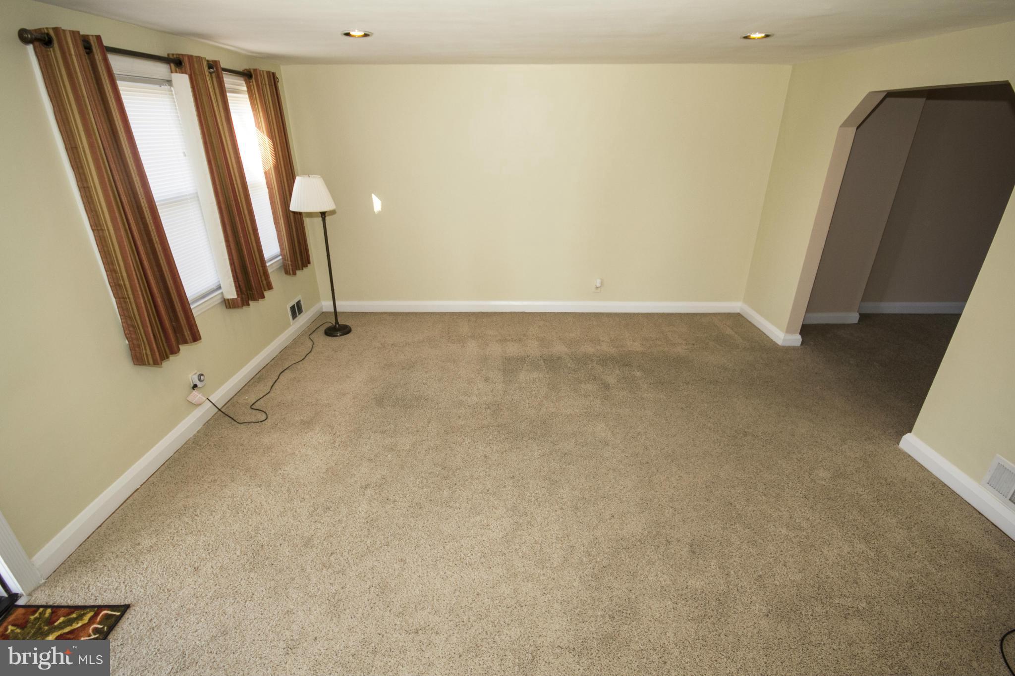 920 Reverdy Road Baltimore, MD 21212 - Photo 9 of 27 Living Room